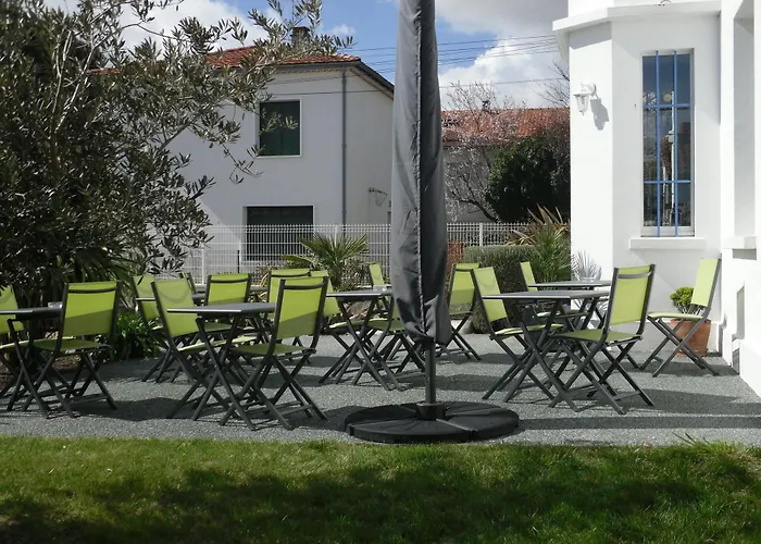 The Originals Access, Corinna, Otel